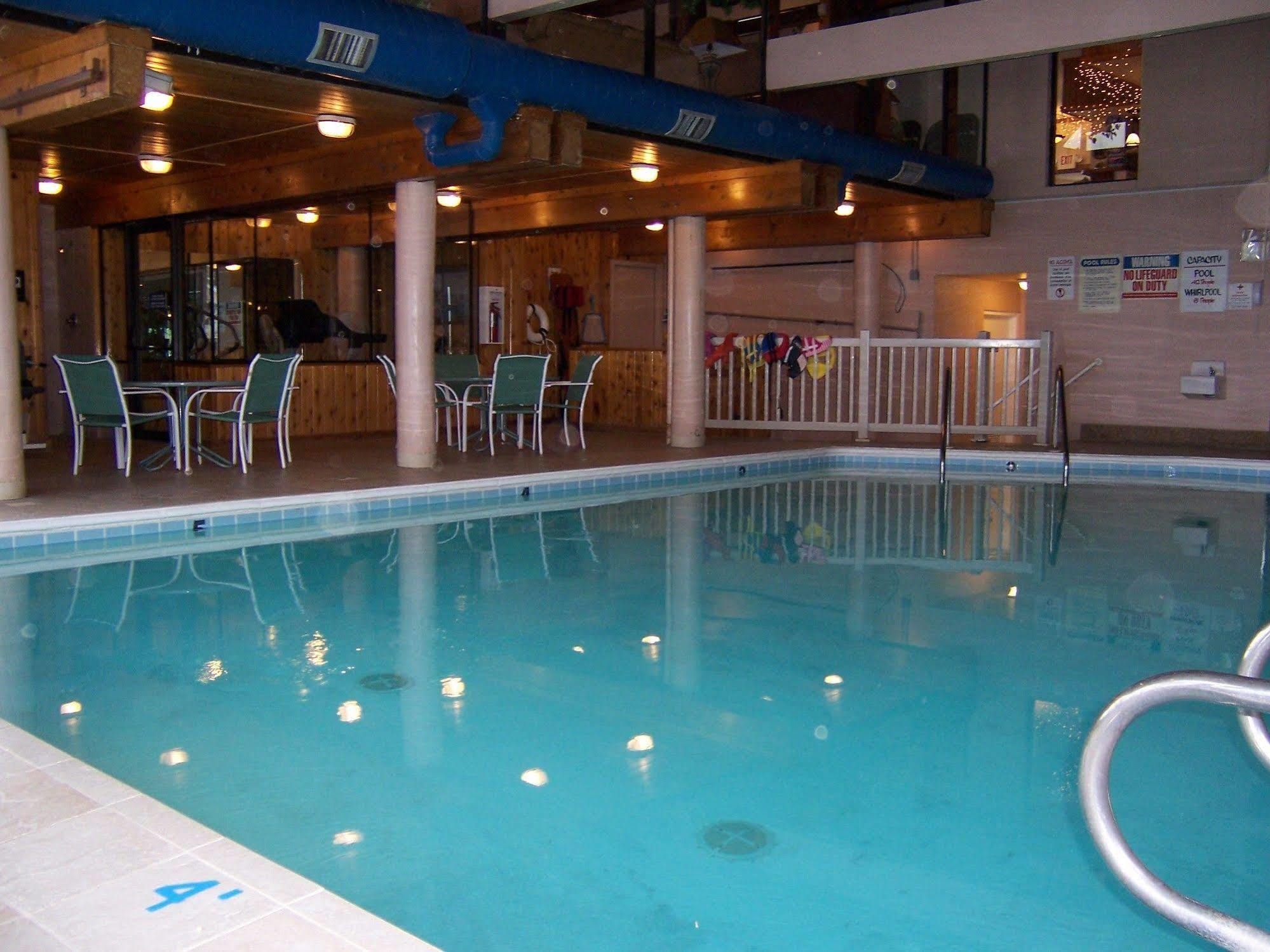 Pinestead Reef Resort Traverse City Exterior photo